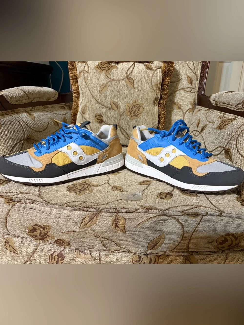 Saucony Men's Blue Yellow and Tan Retro Runner Sneaker No Original Box